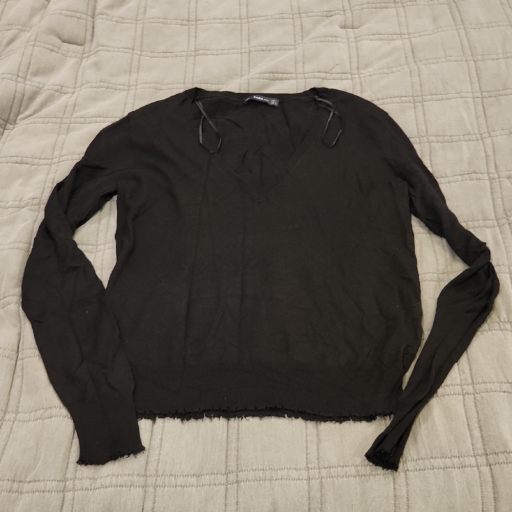 Zara Elegant Black V-Neck Sweater With Frayed Hem Size L